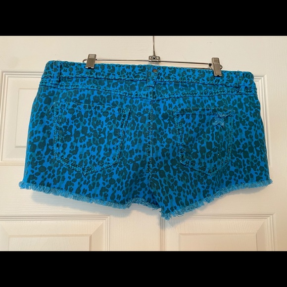Turquoise Cheetah print fringe jean shorts - Picture 7 of 8